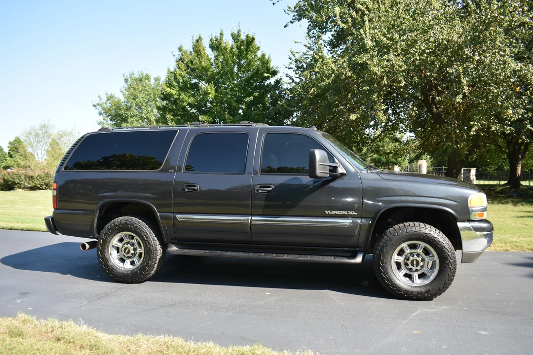 2004 GMC Yukon 2nd Gen - Image 19 of 31