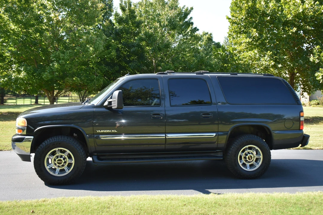 2004 GMC Yukon 2nd Gen - Image 3 of 31