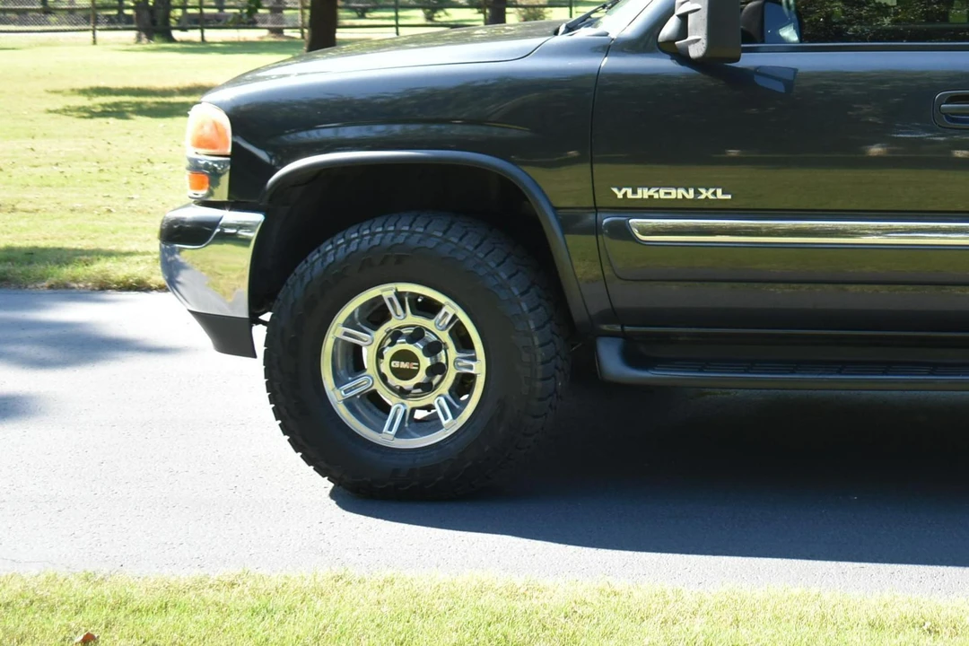 2004 GMC Yukon 2nd Gen - Image 23 of 31