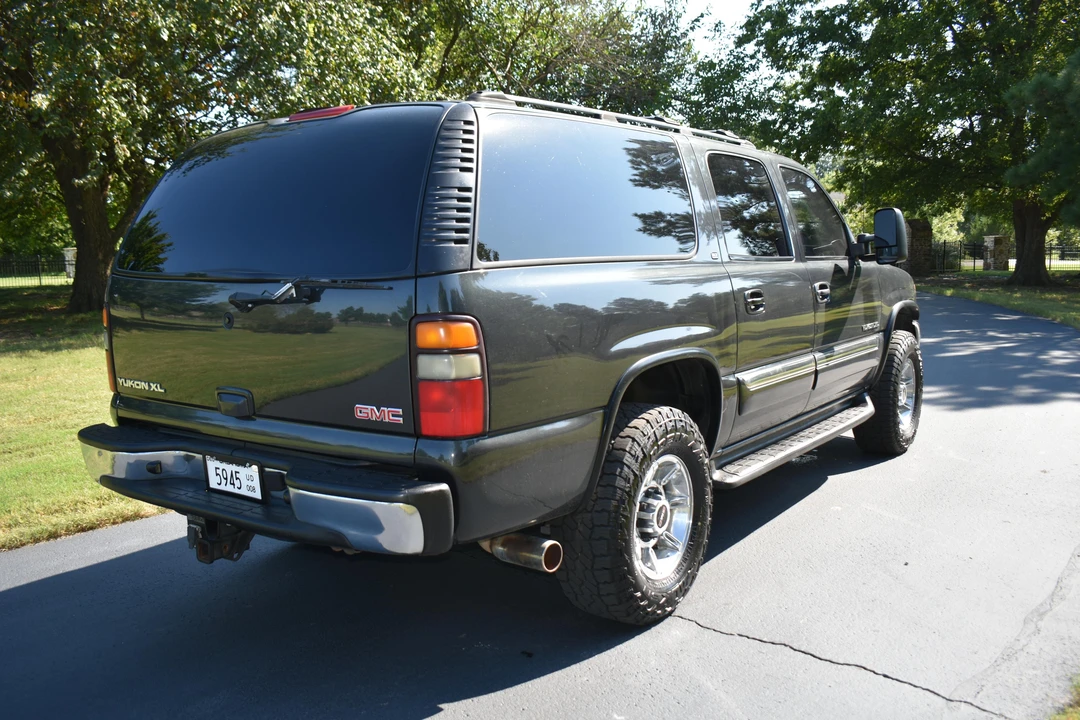 2004 GMC Yukon 2nd Gen - Image 16 of 31