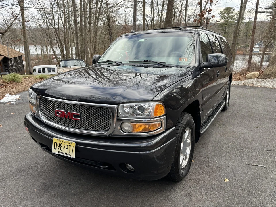 2004 GMC Yukon 2nd Gen - Image 5 of 31