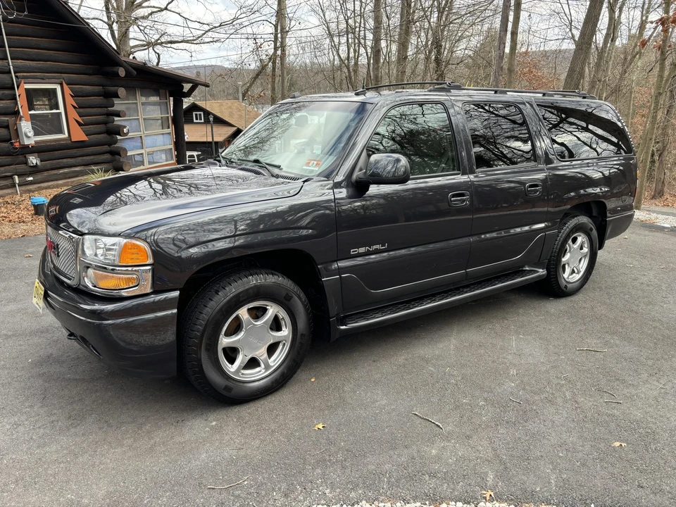 2004 GMC Yukon 2nd Gen - Image 2 of 31
