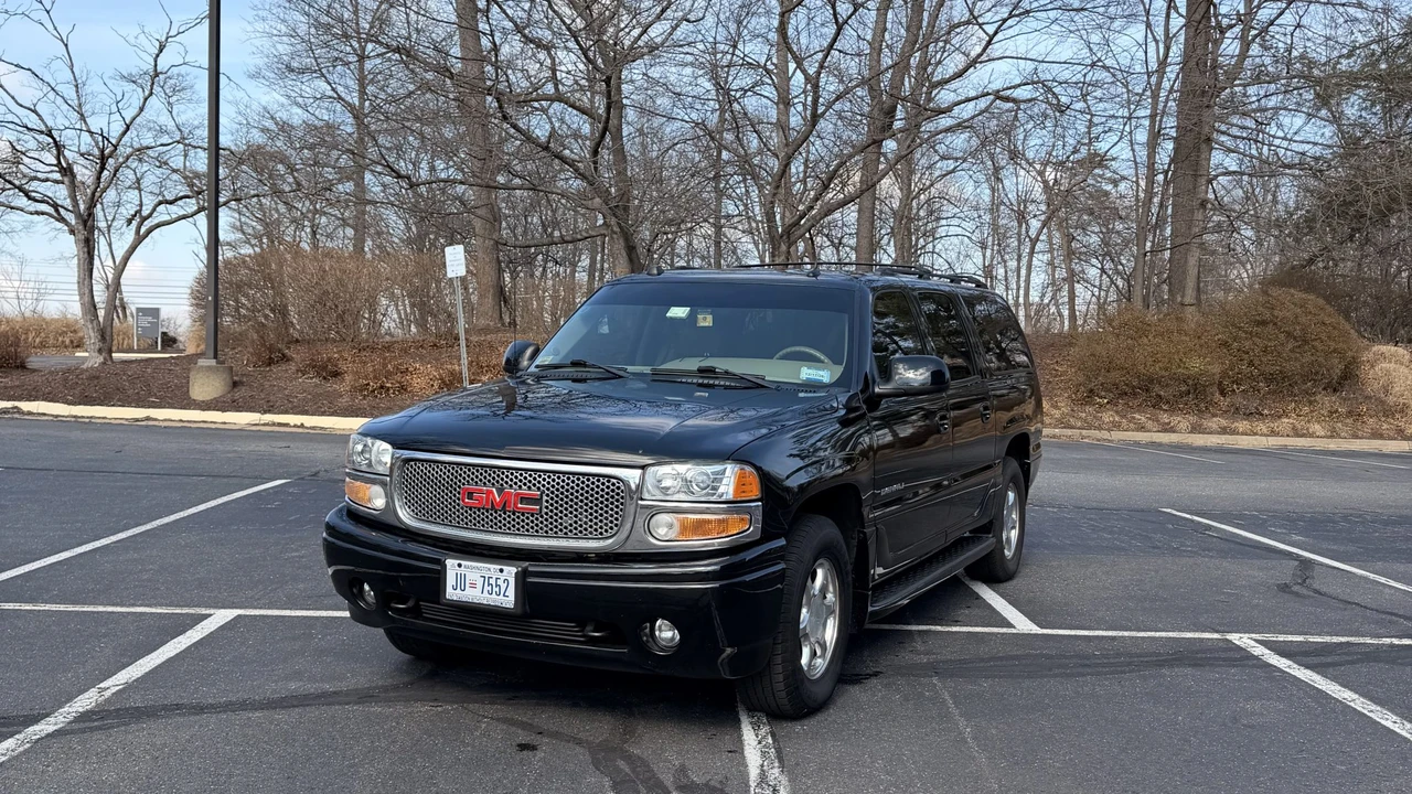 2004 GMC Yukon 2nd Gen - Image 3 of 31
