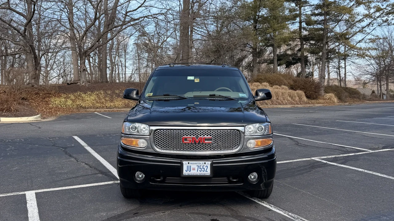 2004 GMC Yukon 2nd Gen - Image 4 of 31