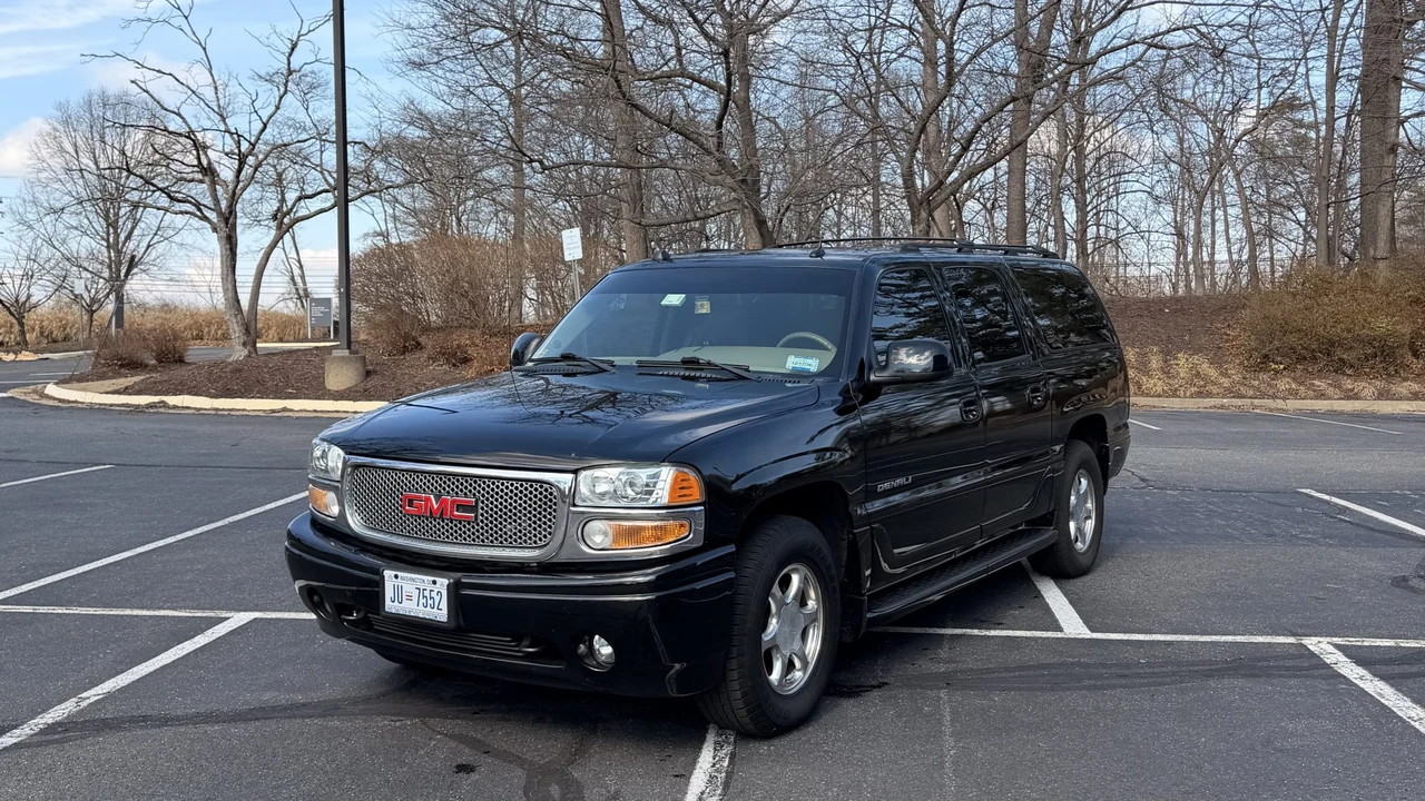 2004 GMC Yukon 2nd Gen - Image 2 of 31