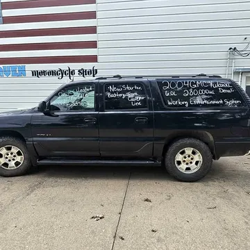 2004 GMC Yukon XL Denali Sport Utility 4D
