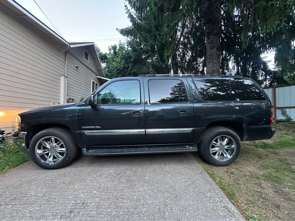 2004 GMC Yukon 2nd Gen - Image 3 of 8