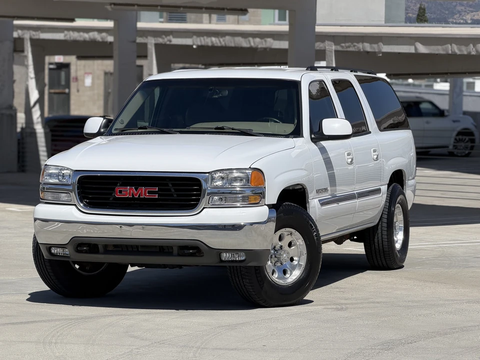 2004 GMC Yukon 2nd Gen - Image 2 of 31
