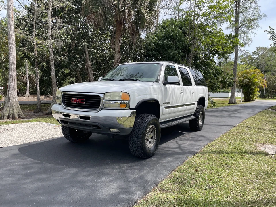 2004 GMC Yukon 2nd Gen - Image 2 of 31