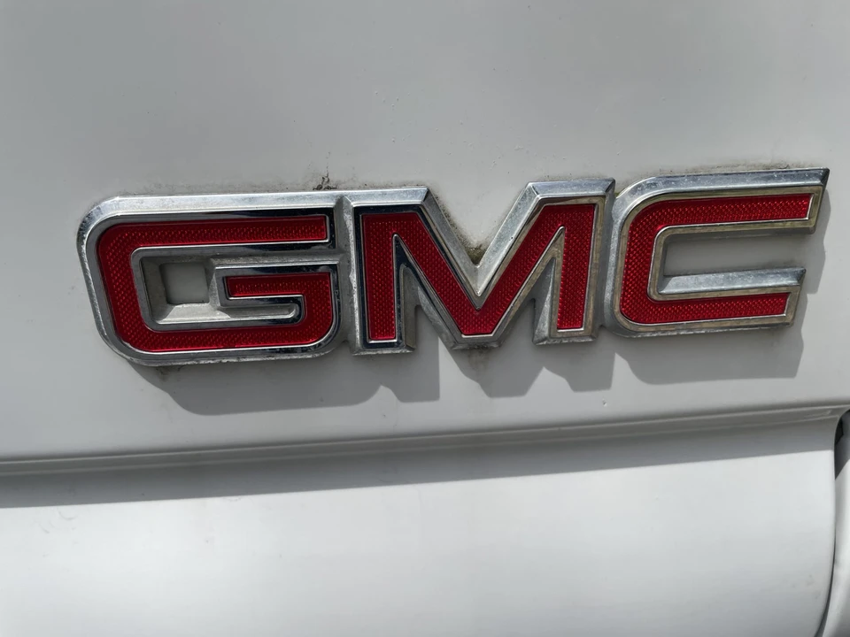 2004 GMC Yukon 2nd Gen - Image 18 of 31