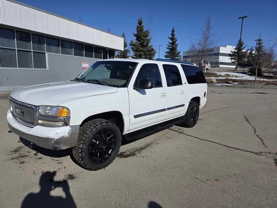 2004 GMC Yukon 2nd Gen - Image 2 of 8