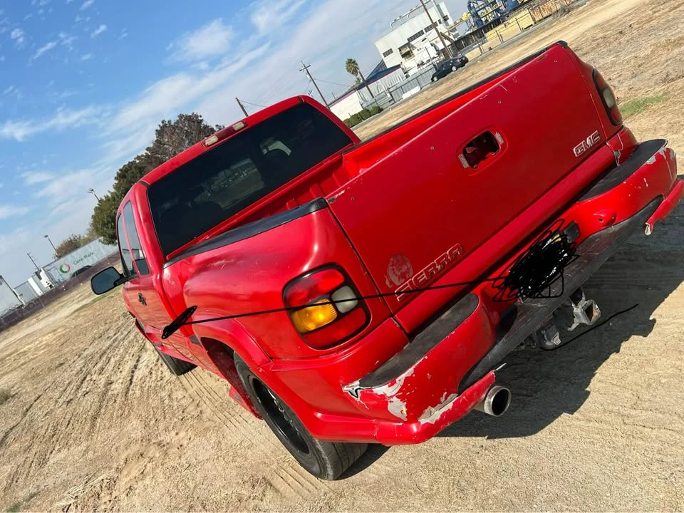 2004 GMC Sierra 1st Gen - Image 2 of 17