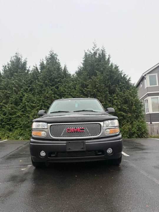 2004 GMC Yukon 2nd Gen - Image 2 of 15