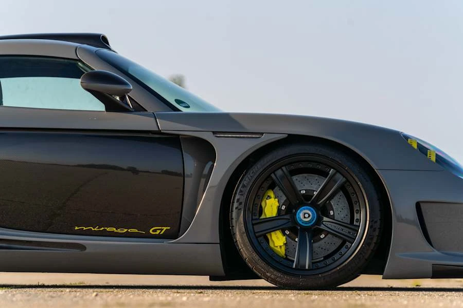 2004 Porsche Carrera GT - Image 11 of 31