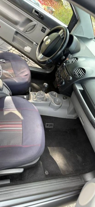 2004 Volkswagen New Beetle - Image 6 of 12