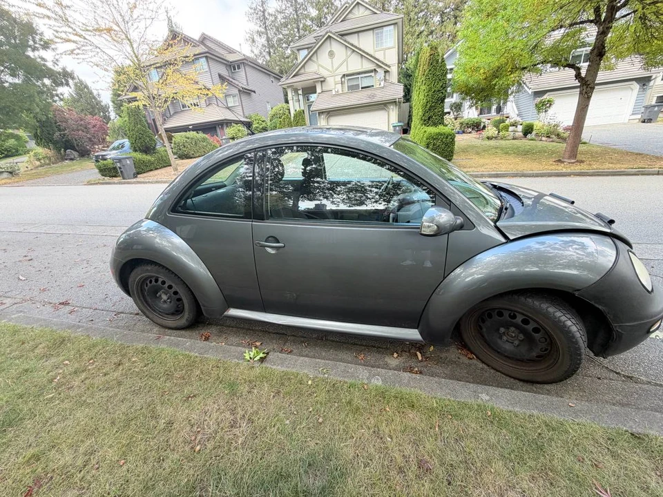 2004 Volkswagen New Beetle - Image 9 of 12