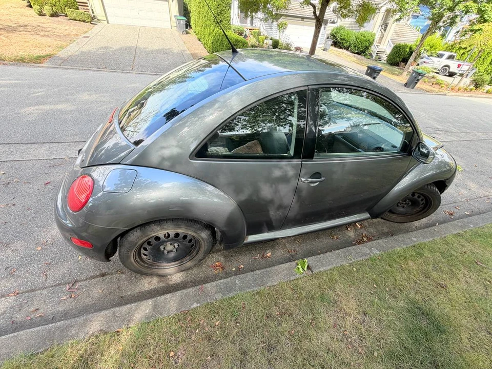 2004 Volkswagen New Beetle - Image 5 of 12