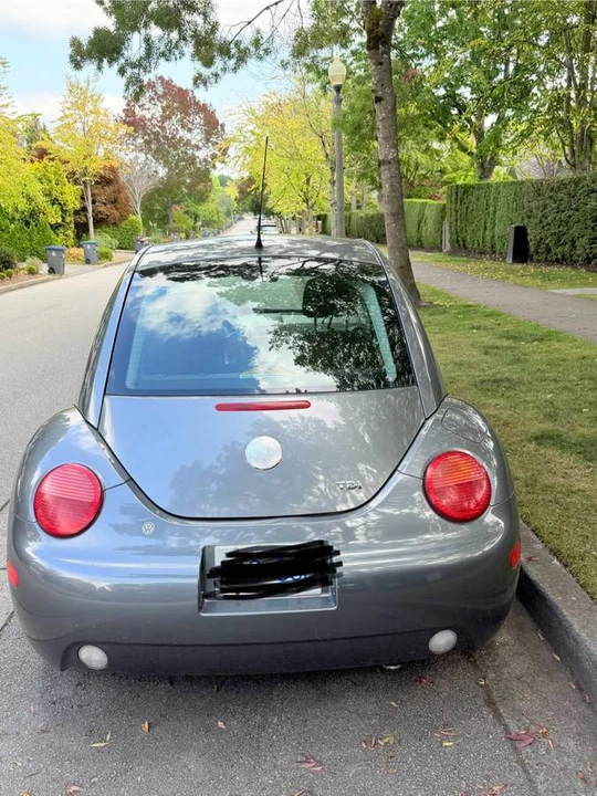 2004 Volkswagen New Beetle - Image 8 of 12