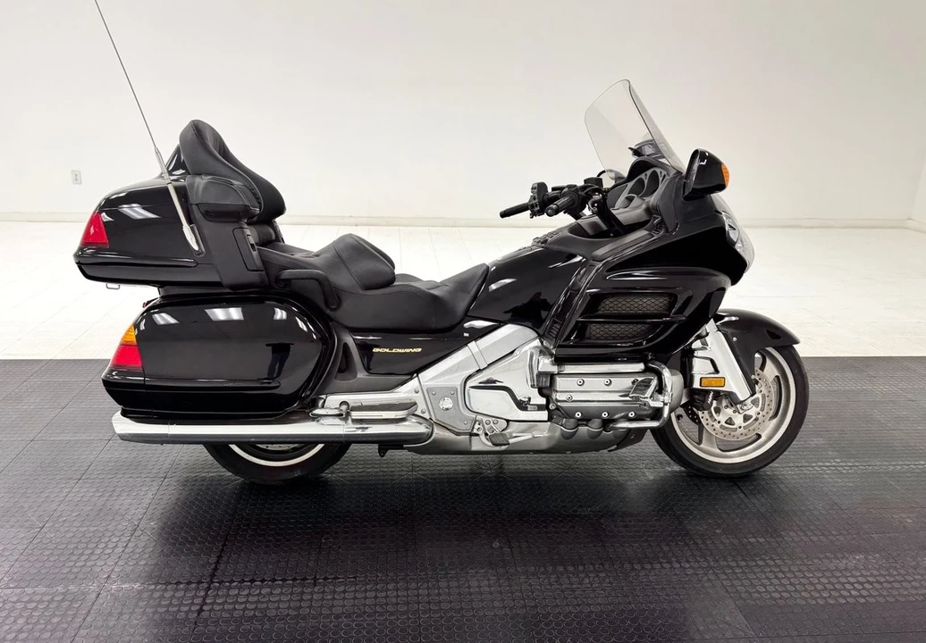 2004 Honda Gold Wing - Image 5 of 21