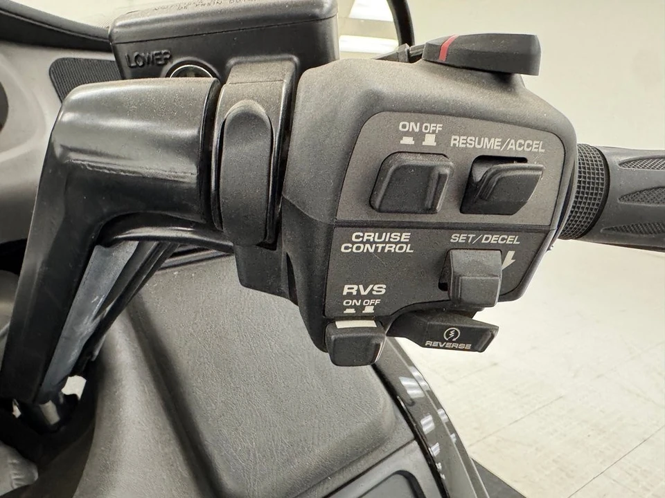 2004 Honda Gold Wing - Image 20 of 21