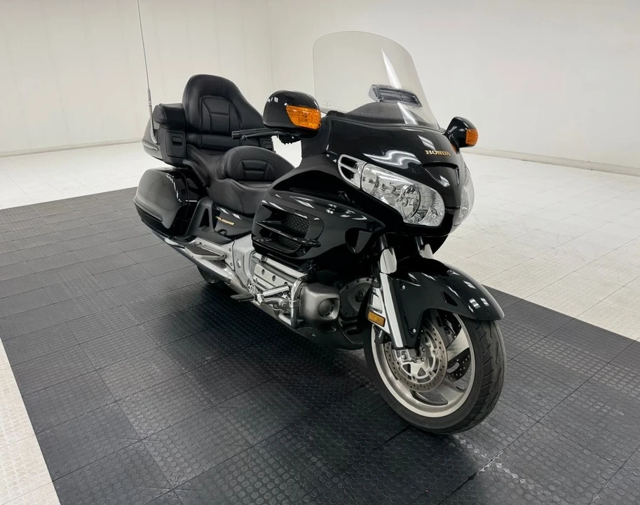 2004 Honda Gold Wing - Image 6 of 21