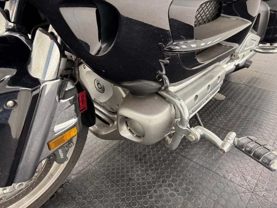 2004 Honda Gold Wing - Image 12 of 21