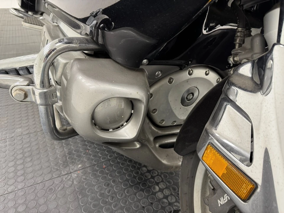 2004 Honda Gold Wing - Image 11 of 12