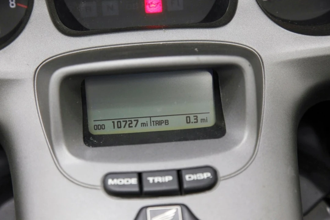 2004 Honda Gold Wing - Image 16 of 21