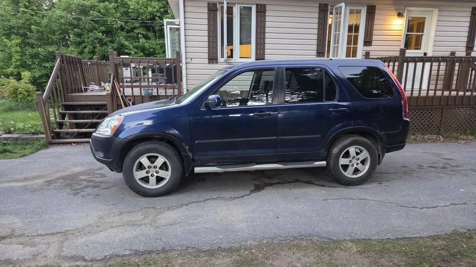 2004 Honda CR-V 2nd Gen - Image 2 of 8