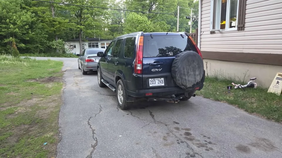 2004 Honda CR-V 2nd Gen - Image 3 of 8