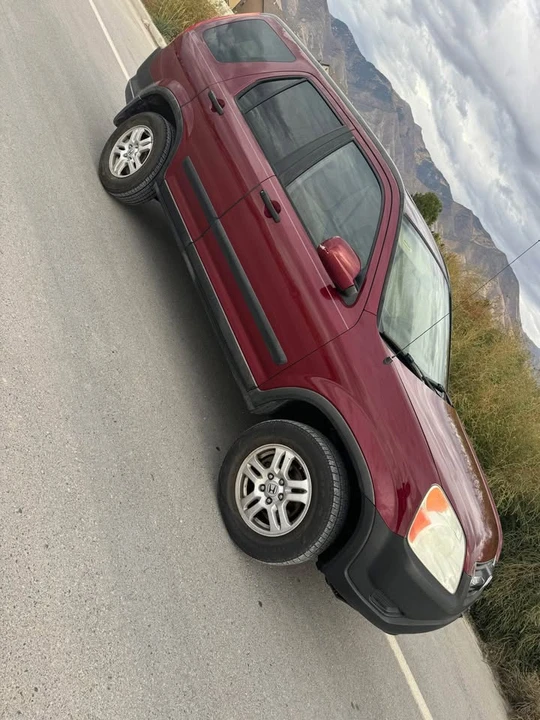 2004 Honda CR-V 2nd Gen - Image 2 of 8