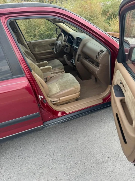 2004 Honda CR-V 2nd Gen - Image 4 of 8