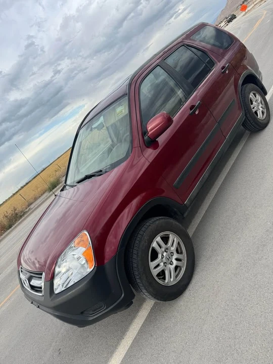 2004 Honda CR-V 2nd Gen - Image 3 of 8