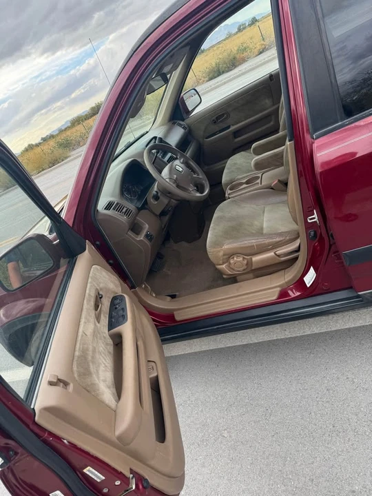 2004 Honda CR-V 2nd Gen - Image 5 of 8