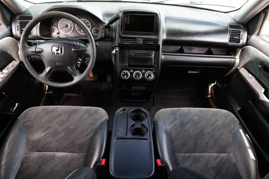 2004 Honda CR-V 2nd Gen - Image 2 of 12