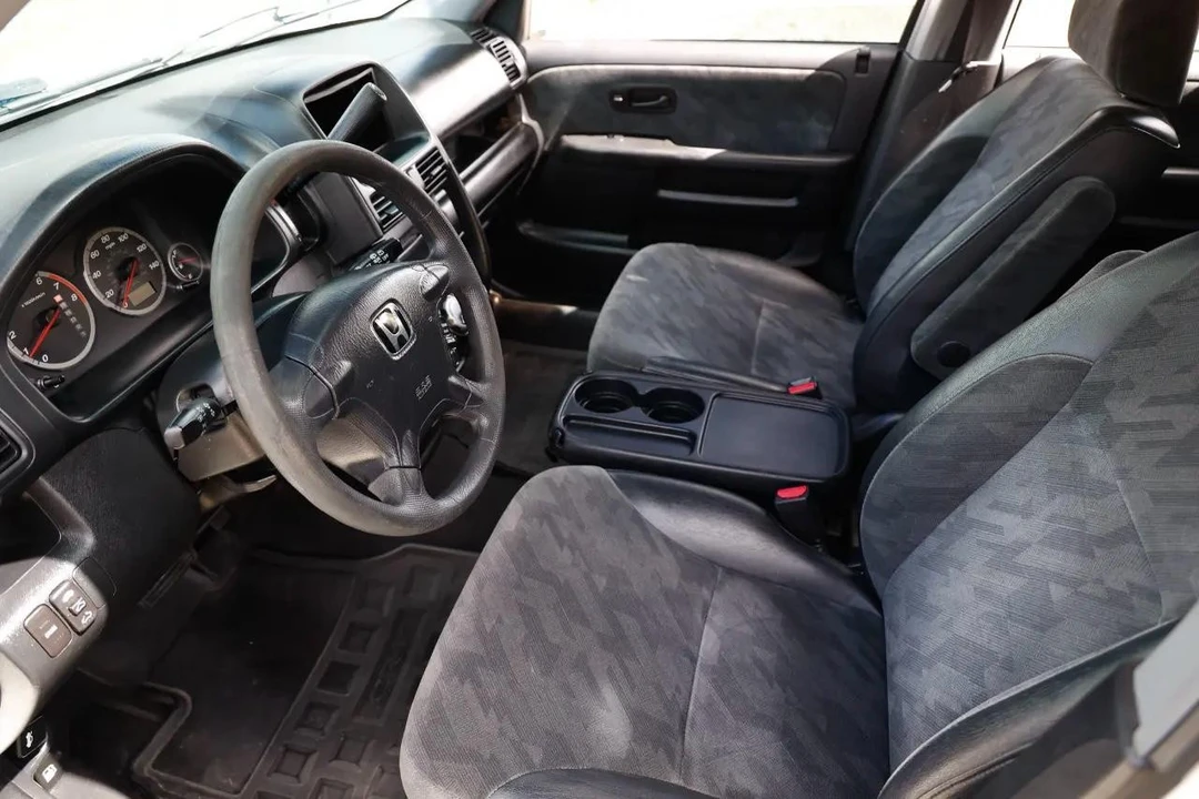 2004 Honda CR-V 2nd Gen - Image 4 of 12