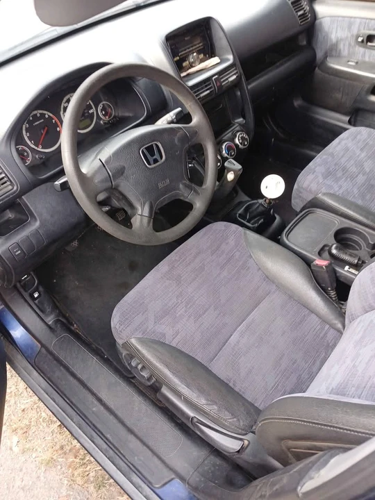 2004 Honda CR-V 2nd Gen - Image 10 of 11