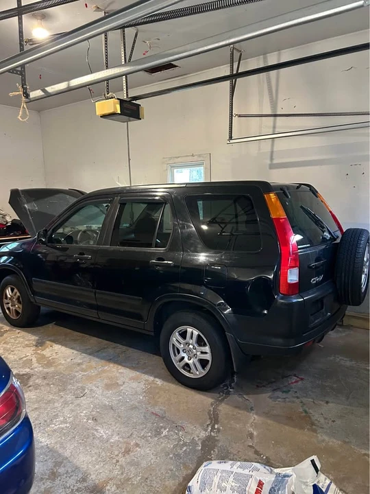 2004 Honda CR-V 2nd Gen - Image 3 of 12