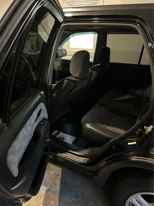 2004 Honda CR-V 2nd Gen - Image 8 of 12