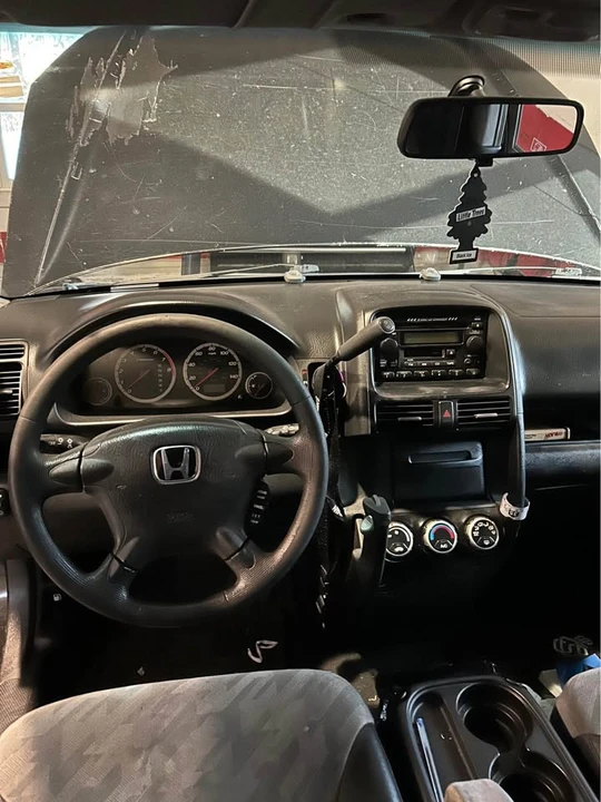 2004 Honda CR-V 2nd Gen - Image 9 of 12