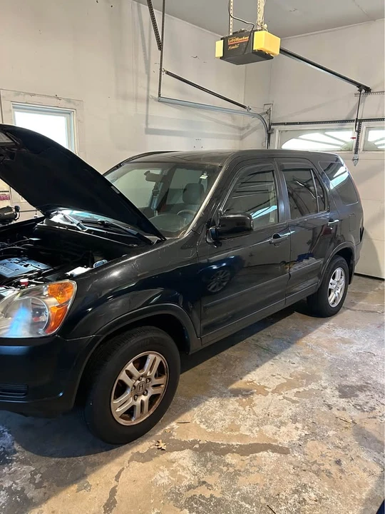 2004 Honda CR-V 2nd Gen - Image 2 of 12