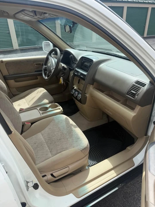 2004 Honda CR-V 2nd Gen - Image 9 of 13
