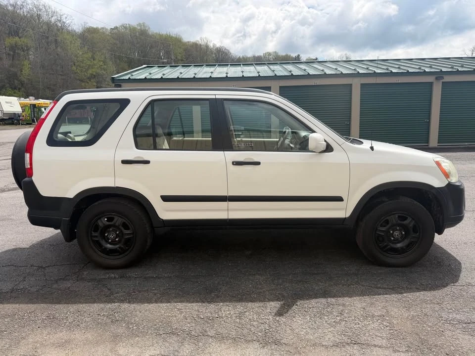 2004 Honda CR-V 2nd Gen - Image 4 of 13