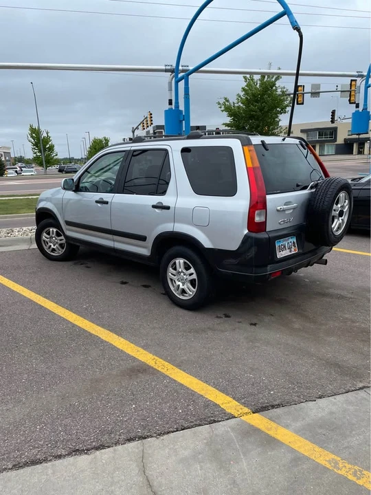 2004 Honda CR-V 2nd Gen - Image 2 of 6
