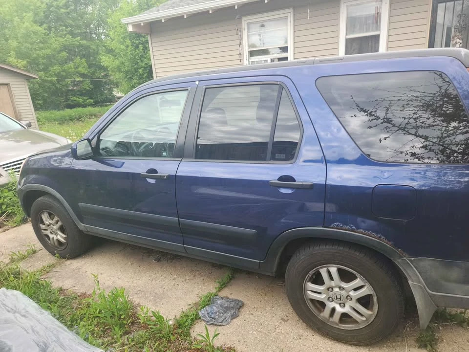 2004 Honda CR-V 2nd Gen - Image 2 of 5
