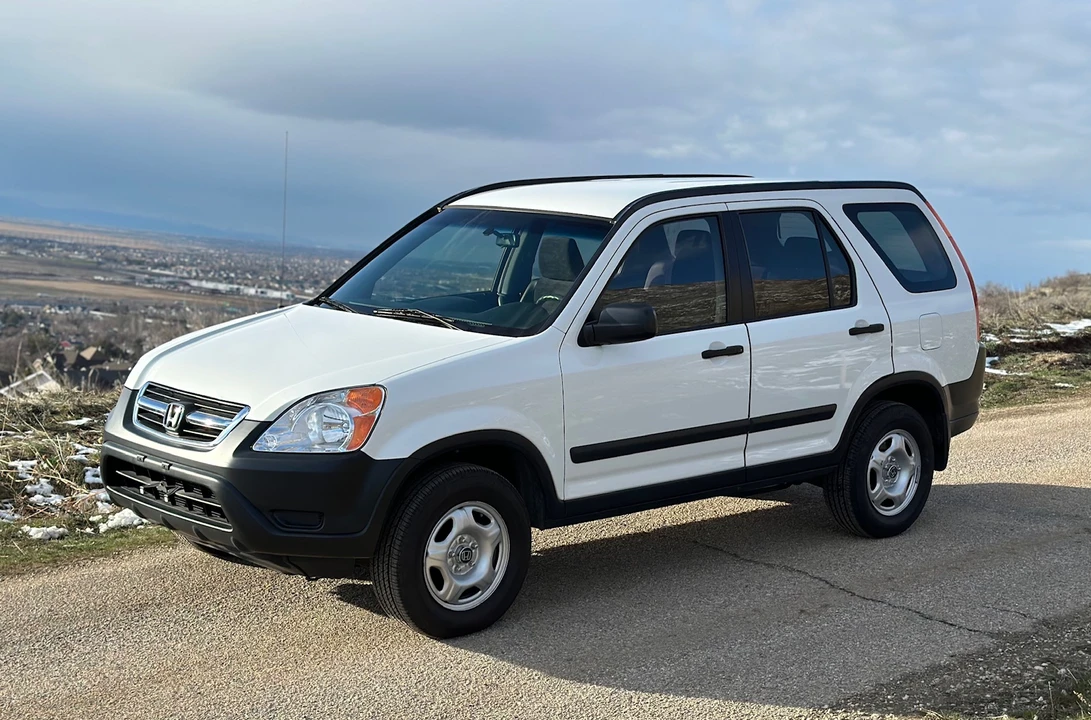 2004 Honda CR-V 2nd Gen - Image 2 of 31