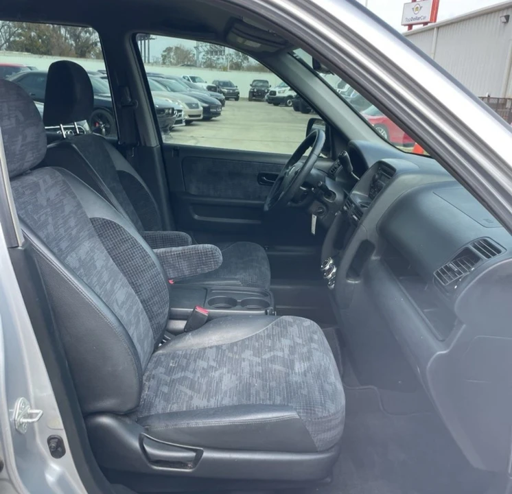 2004 Honda CR-V 2nd Gen - Image 10 of 13