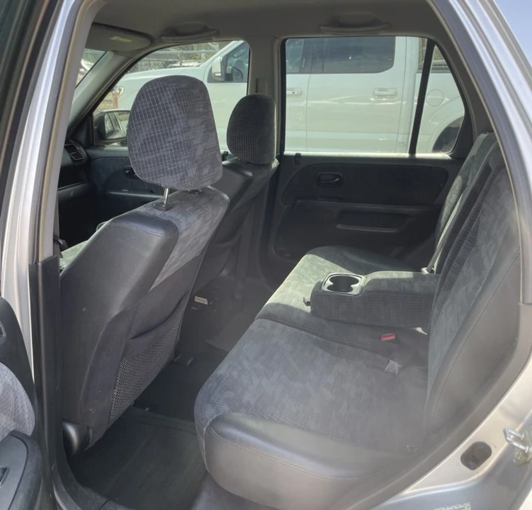 2004 Honda CR-V 2nd Gen - Image 9 of 13