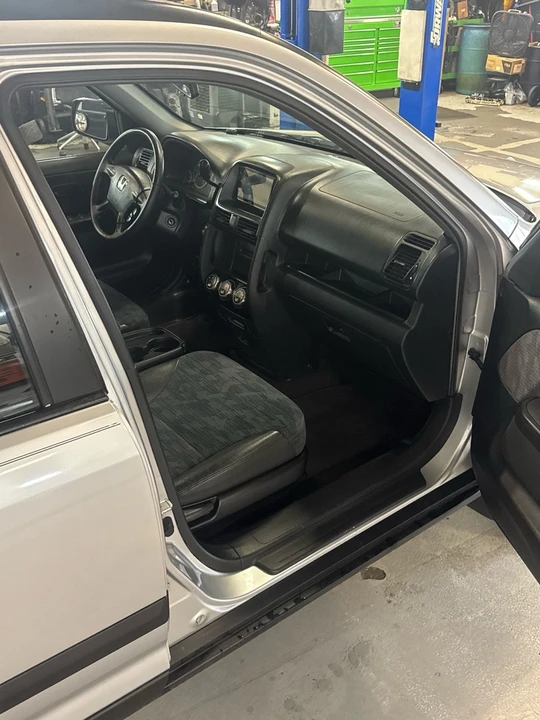 2004 Honda CR-V 2nd Gen - Image 9 of 20