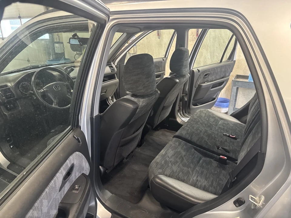 2004 Honda CR-V 2nd Gen - Image 16 of 20